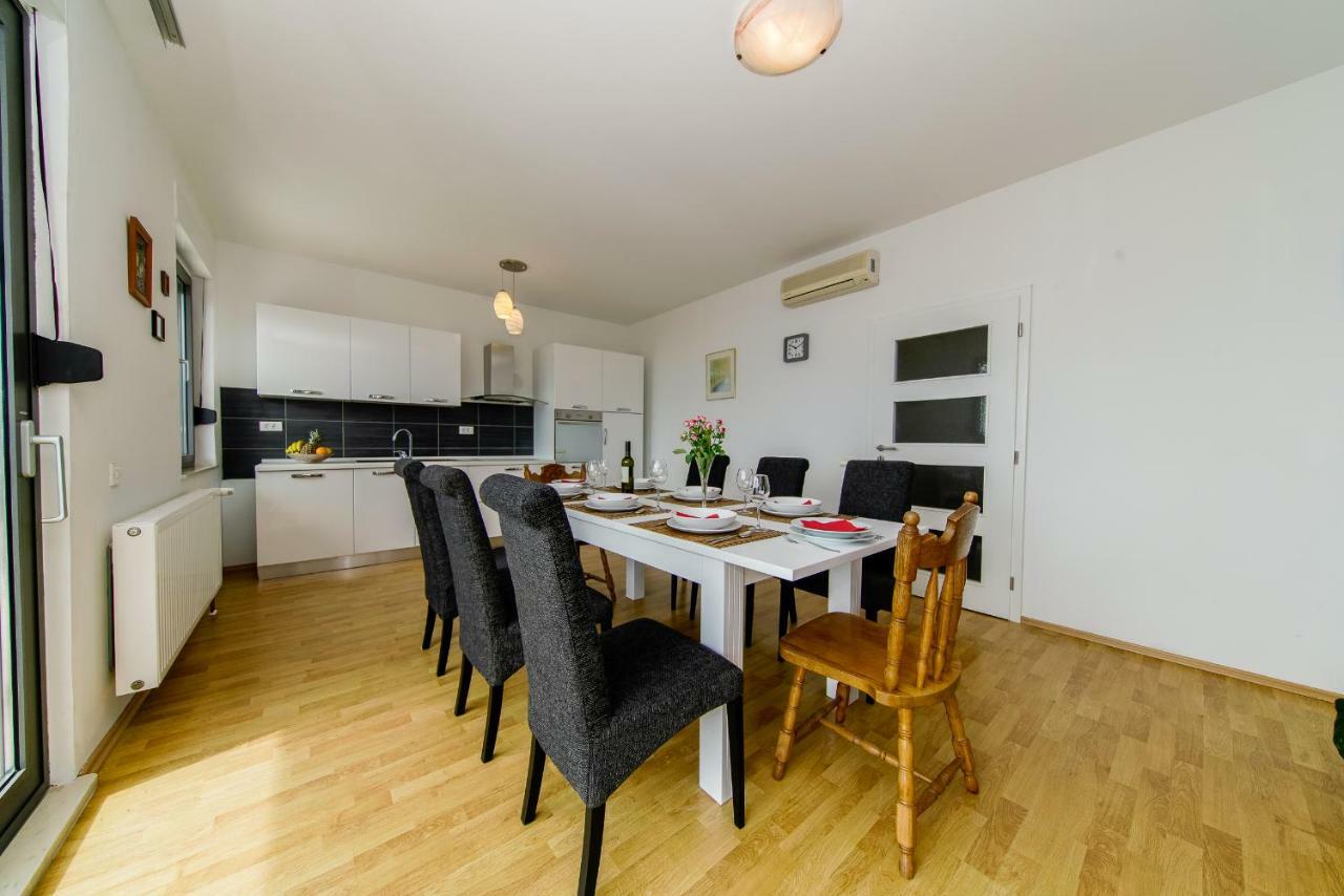 Apartments L&L Dugi Rat Zewnętrze zdjęcie